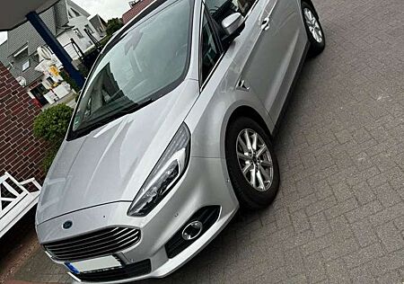 Ford S-Max Titanium AWD *Standheizung/Pano/AHK/Leder*