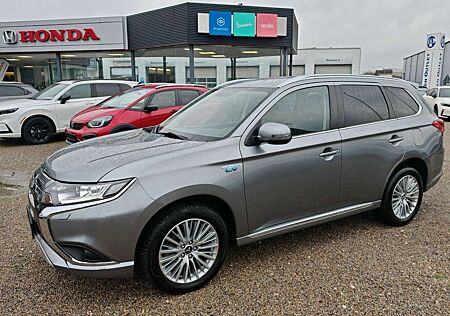 Mitsubishi Outlander PHEV Spirit 4WD|Kamera|NAVI|Stand HZG|