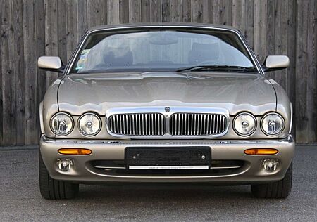 Jaguar XJ8 XJ 4.0 Sovereign 2 Jahre Garantie