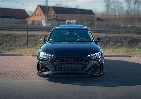 Audi RS4 Avant quattro tiptronic