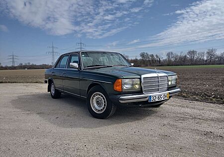 Mercedes-Benz 240