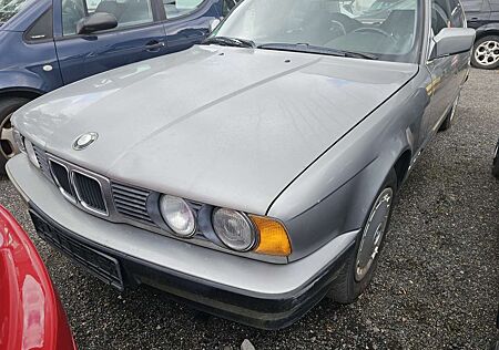 BMW 520i 520 ( einer mit den ersten aus dem Jahr 1988 )