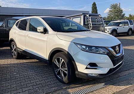 Nissan Qashqai weißmetallic