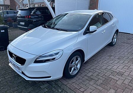 Volvo V40 D4 Momentum Geartronic/Automatik/Tüv Neu/Navi/LED