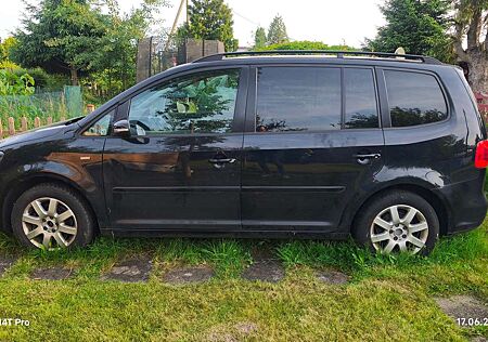 VW Touran Volkswagen 1.6 TDI DPF MATCH