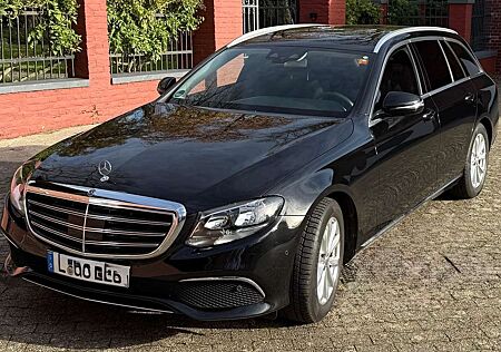 Mercedes-Benz E 200 4Matic T 9G-TRONIC Exclusive
