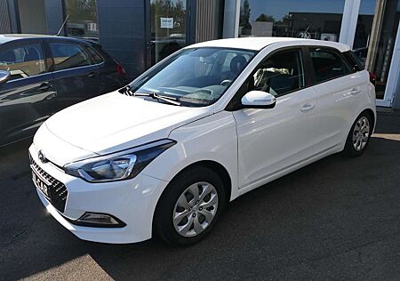 Hyundai i20 1.2 Klima Radio CD AUX USB MP3 Isofix AHK