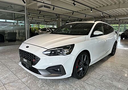 Ford Focus ST Kombi PERFORMANCE*MATRIX*19"HUD*AUTOM.*