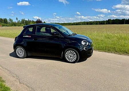 Fiat 500E Action
