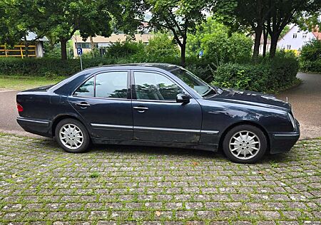 Mercedes-Benz E 320 CDI Elegance Automatik Tüv 9 /25