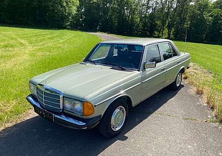 Mercedes-Benz 300 D w123, Automatik, Klima, Oldtimer