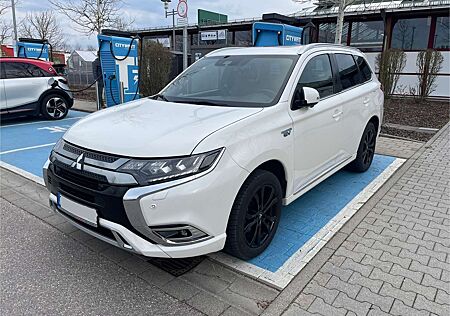 Mitsubishi Outlander PHEV Top 4WD AHK Leder DAB ACC