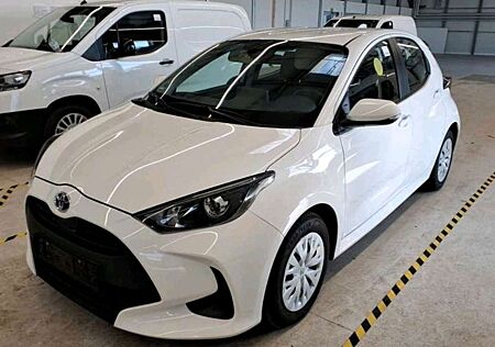 Toyota Yaris Hybrid Business Edition