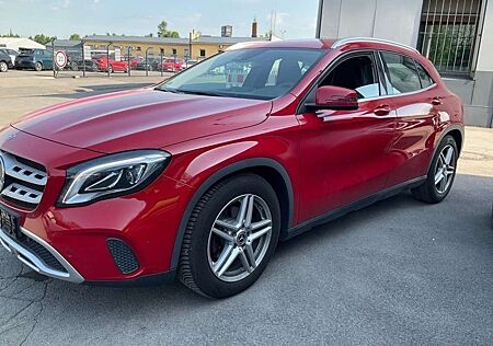 Mercedes-Benz GLA 200 7G-DCT