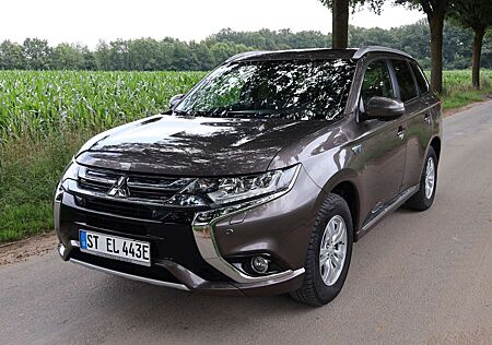 Mitsubishi Outlander 2.0 4WD Plug-In Hybrid Top