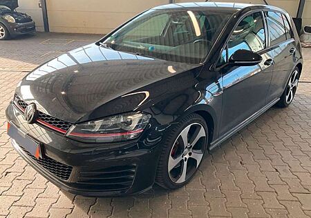 VW Golf GTI Volkswagen BlueMotion Technology DSG