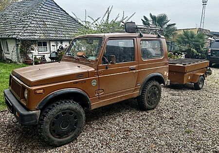Suzuki SJ Samurai SJ 410 mit Anhänger Heinemann