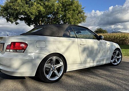 BMW 120i 120 Cabrio mit abnehmbarer Anhängerkupplung