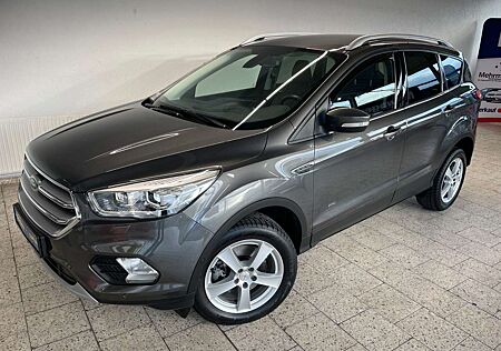 Ford Kuga Titanium 4x4 Aut. 8-fach bereift 1.Hand