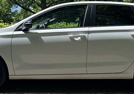 Hyundai i30 1.4 T-GDI Intro Edition