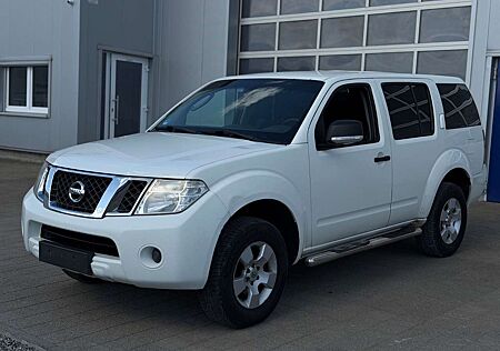 Nissan Pathfinder 2.5 dCi LE 7-Sitzer Kamera 4x4 Sitzhz