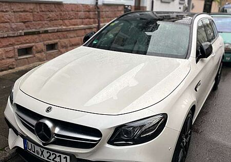 Mercedes-Benz E 63 AMG 4Matic , Listenneupreis 147.000€, Garan