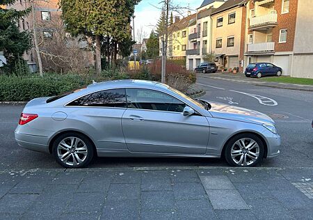 Mercedes-Benz E 250 CGI Coupe BlueEFFICIENCY Automatik Avantgarde