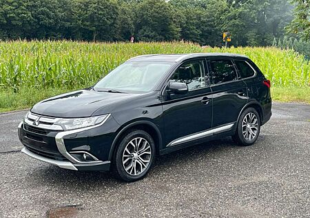 Mitsubishi Outlander Top 2.3 4WD 1. Hand 7-Sitzer Navi PDC