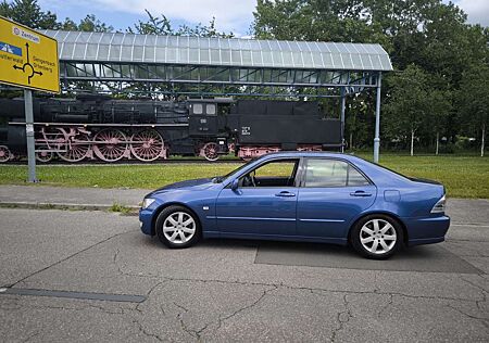 Lexus IS 200 / 2 Hand/ Rentnerfahrzeug geb.1951/ Rostfrei !