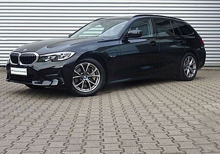 BMW 330 e Tour. Sport Line LivePro CarPlay Sportsitze