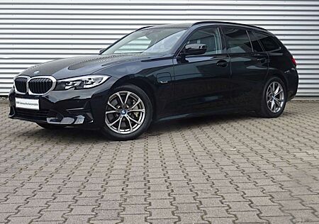BMW 330 e Tour. Sport Line LivePro CarPlay Sportsitze