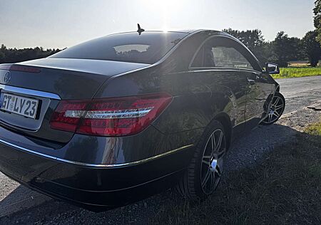 Mercedes-Benz E 250 CDI DPF Coupe BlueEFFICIENCY Automatik Avantgarde