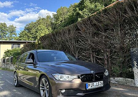BMW 320d 320 Touring xDrive Sport-Aut. Modern Line