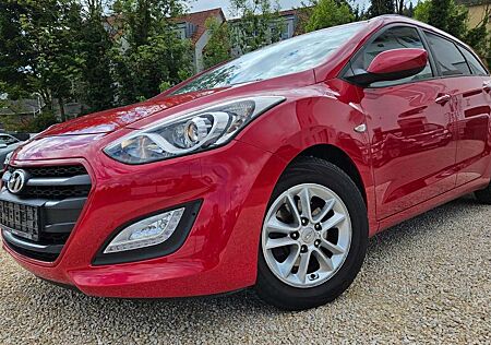 Hyundai i30 1.6+ TÜV+GARANTIE+XENON+PARKS+KLIMA+1HAND