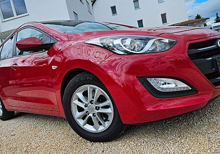 Hyundai i30 1.6+ TÜV+GARANTIE+XENON+PARKS+KLIMA+1HAND