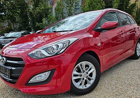 Hyundai i30 1.6+ TÜV+GARANTIE+XENON+PARKS+KLIMA+1HAND