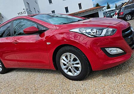 Hyundai i30 1.6+ TÜV+GARANTIE+XENON+PARKS+KLIMA+1HAND