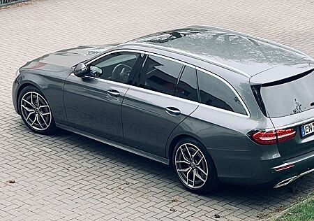 Mercedes-Benz E 220 d T 9G-TRONIC AMG Line