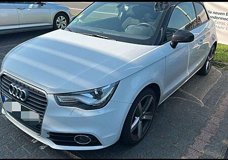 Audi A1 ambition PANORAM KLIMAAUT XENON SHZ SERV NEU