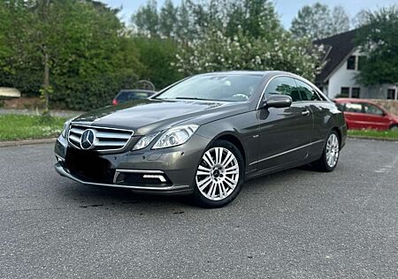 Mercedes-Benz E 250 CGI Coupe BlueEFFICIENCY Automatik Elegance