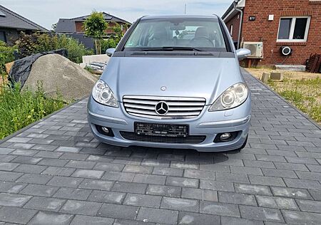 Mercedes-Benz A 150 (169.331) Elegance