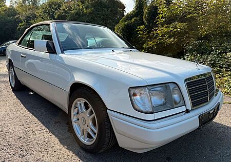 Mercedes-Benz E 200 Cabrio NUR 92.200 km Automatik/Klima/Leder