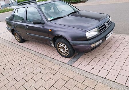 VW Vento Volkswagen 1.8 CL