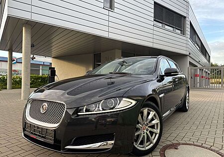 Jaguar XF Sportbrake 2.2 XENON NAVI LEDER AUTOMATIK CAM