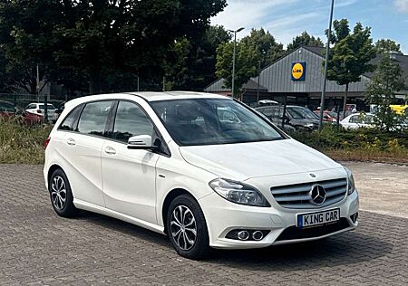 Mercedes-Benz B 180 CDI*NAVI*8X REIFEN*WEISS*SHZ*NEU MODEL*