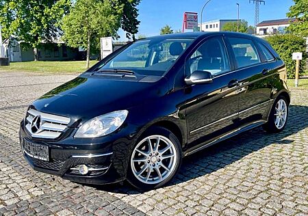 Mercedes-Benz B 200 CDI 140PS SHZ PDC AHK TÜV1/27 Panorama 8x Alu