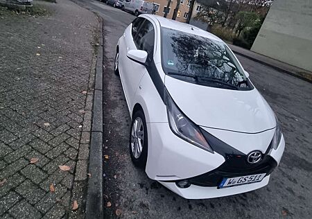 Toyota Aygo x-shift x-play touch