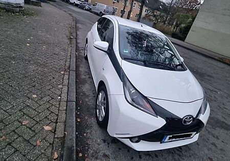 Toyota Aygo x-shift x-play touch