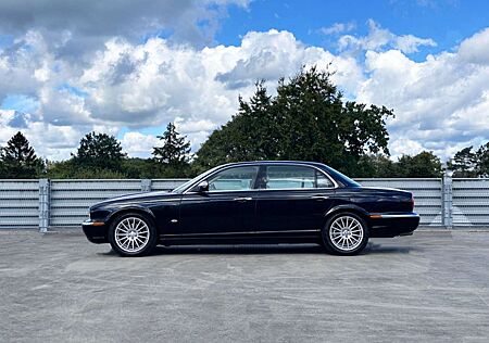 Jaguar XJ 8 4.2 Sovereign LWB - über 22.000 € RGs