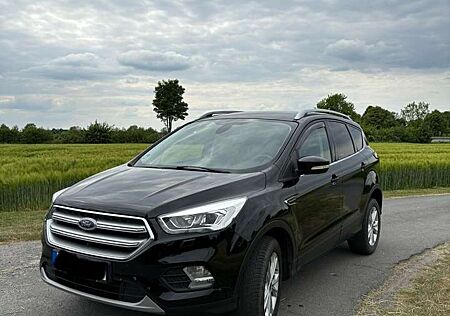 Ford Kuga 1.5 EcoBoost 2x4 Titanium schwarz